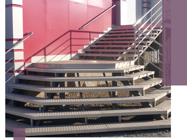 Лестницы для магазина в Россоши — изготовление и монтаж