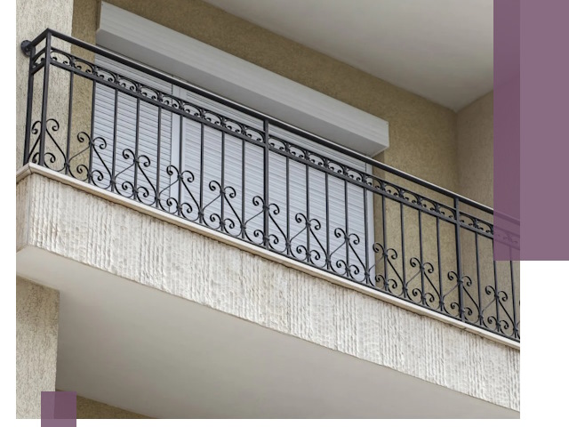 Балконные ограждения из металла и стекла в Россоши для домов