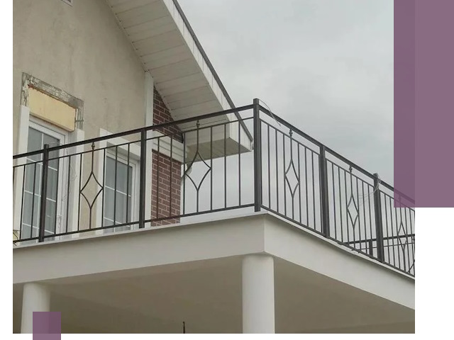 Изготовление балконных ограждений в Россоши из металла и стекла