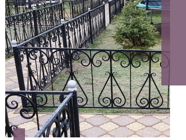 Кованые газонные ограждения под ключ в Россоши